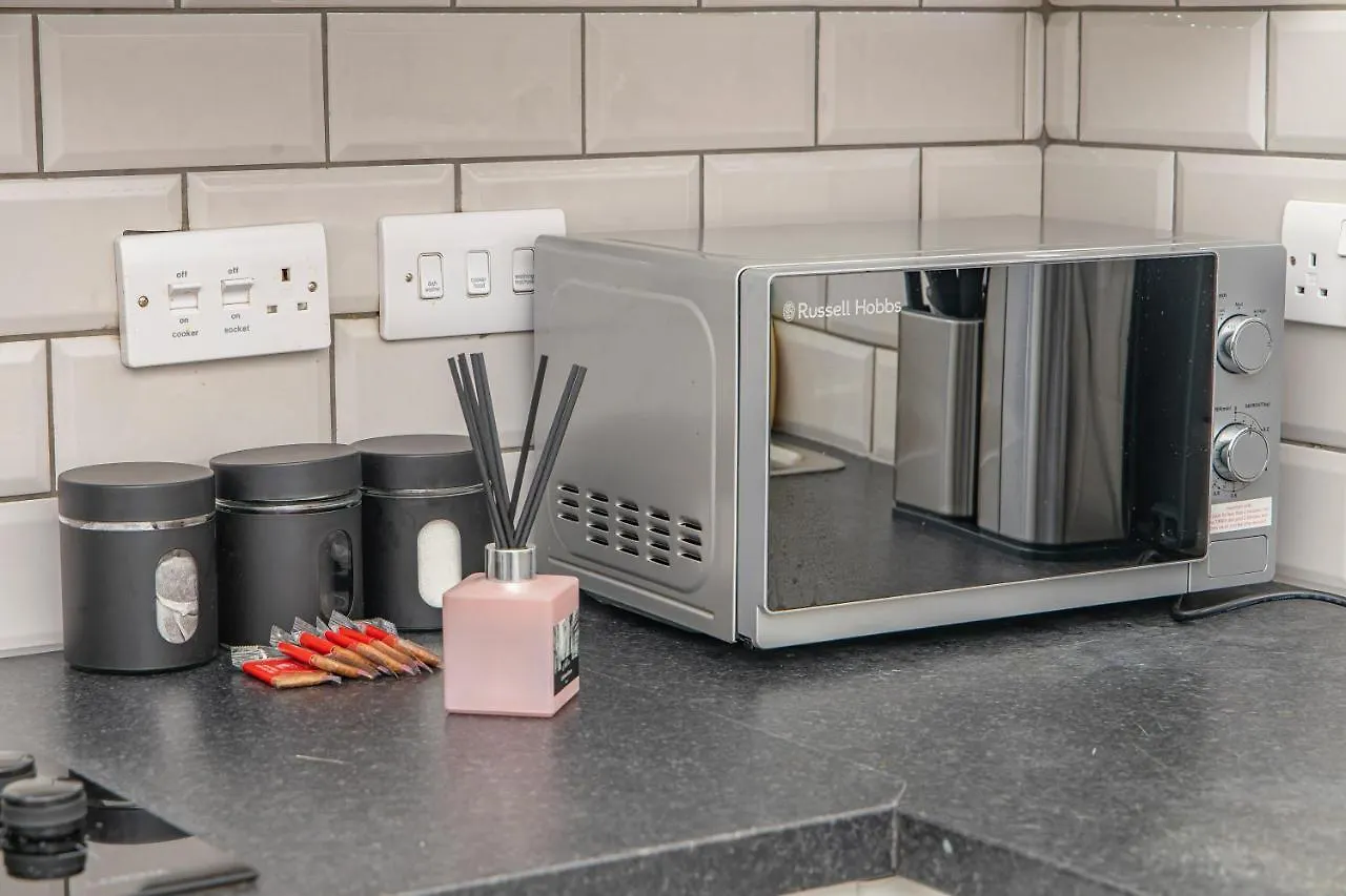 Spacious One Bedroom Flat Close To Brighton Station 아파트